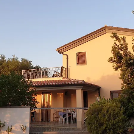 Casa Delle Bouganville كالا غونوني
